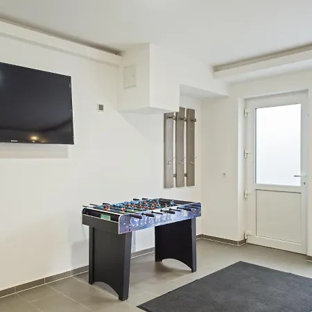 Spacious Holiday In With Skiing Nearby